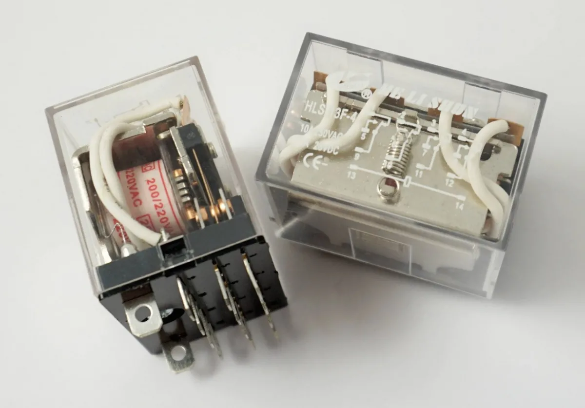 Реле 220V HLS-13F-4C ток-10A