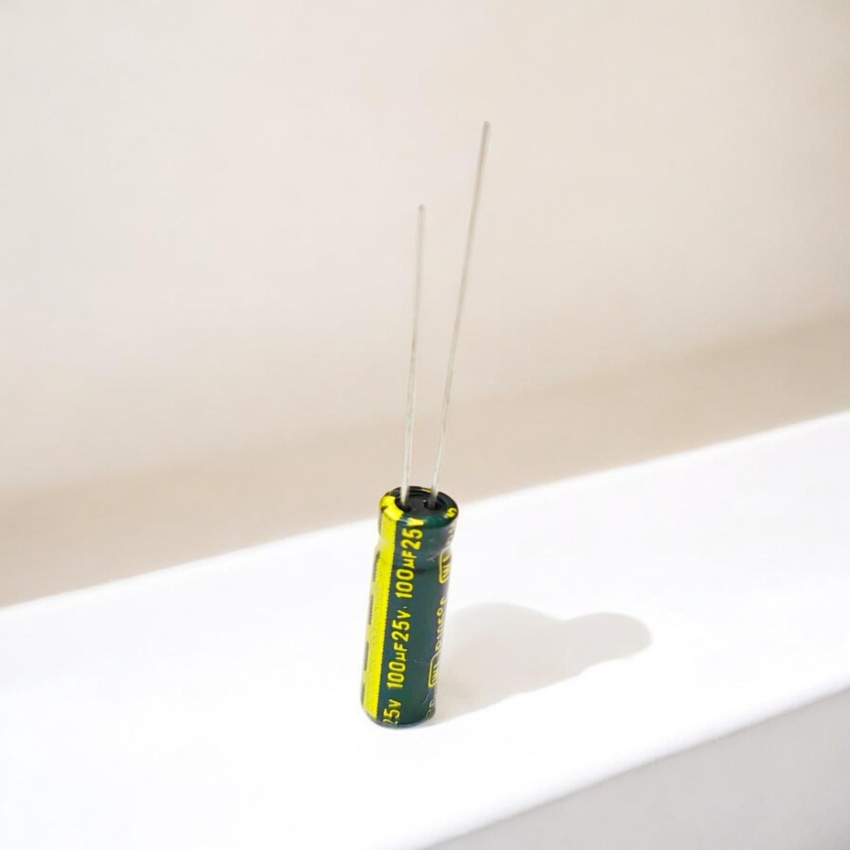 100 µF 25V 6x11 WL